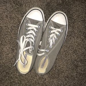 gray converse low tops